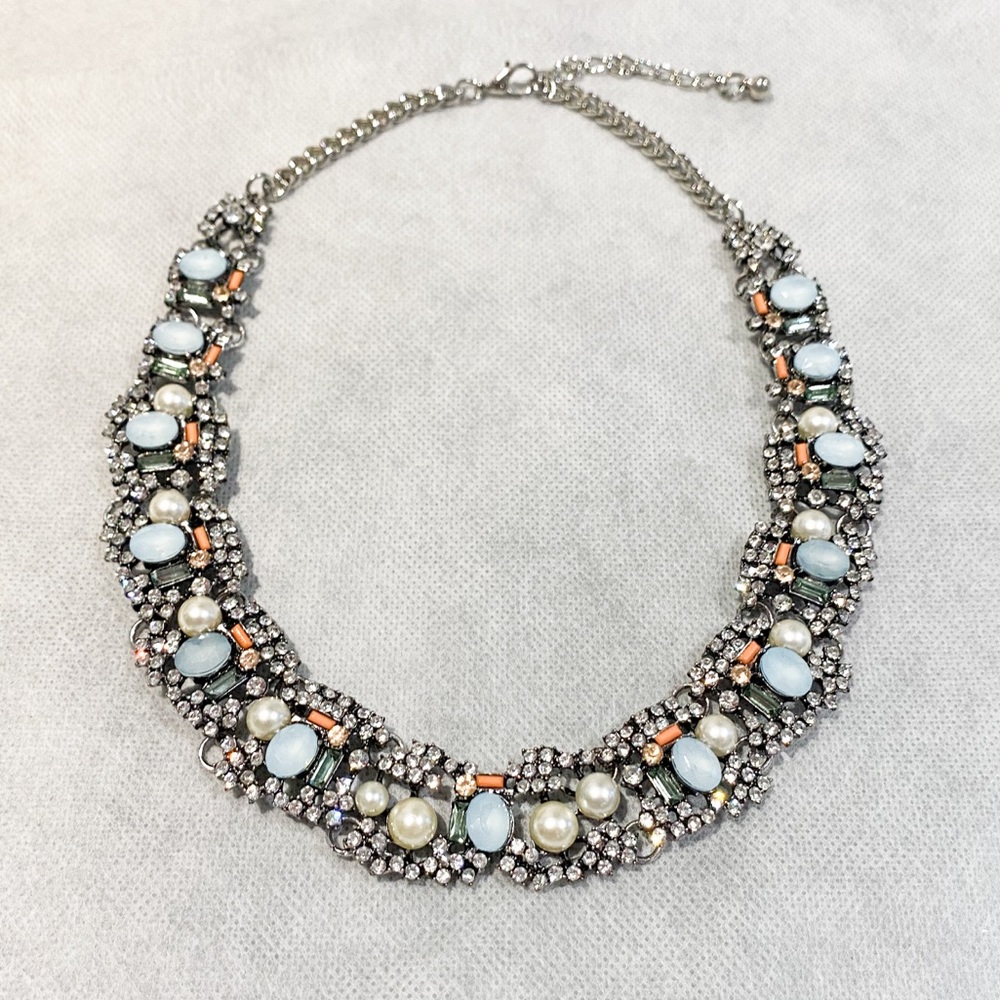 NWOT - Elegant Pearl and Crystal Necklace